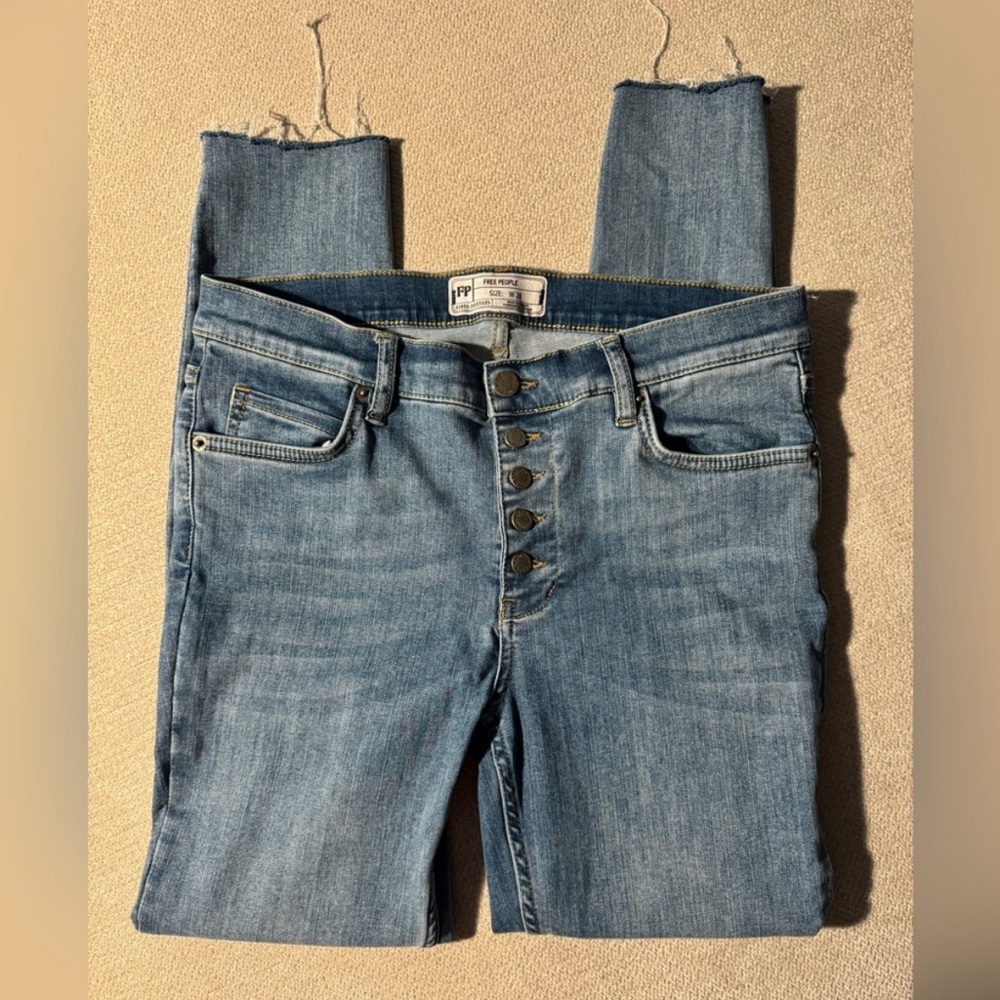 FREE PEOPLE Reagan Button Fly Light Wash Skinny Jeans – Size 28